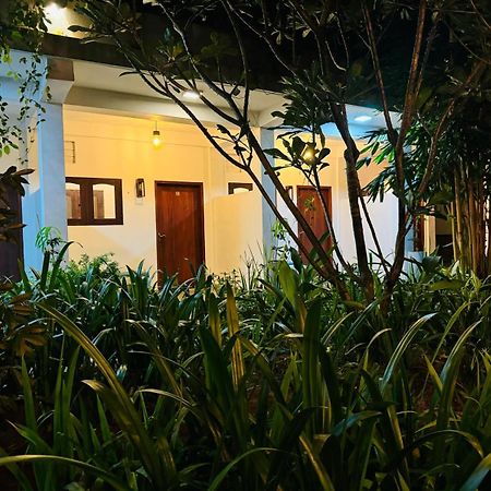 Double Mango Villa Katunayaka Buitenkant foto